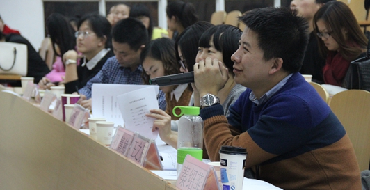 企业HR担任评委，助力信院学子规划职业
