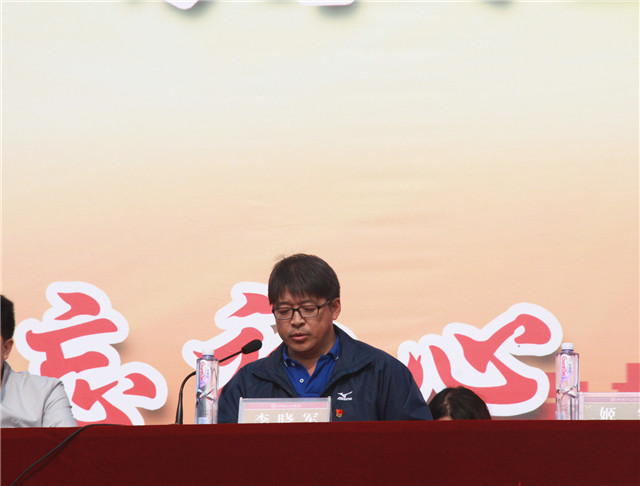 我校隆重举行2019级新生军训汇报表演暨总结大会