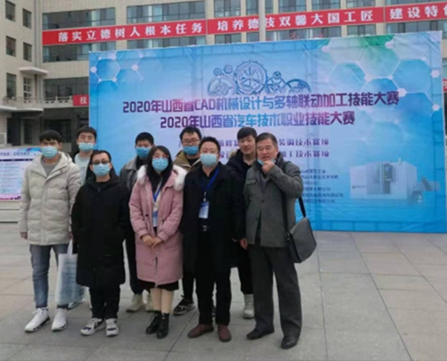 我校学子在多轴加工省赛中全力以赴 勇创佳绩