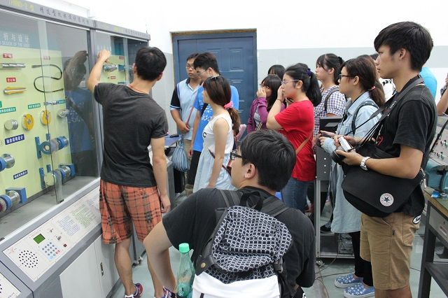 台湾南华大学师生来我院交流学习
