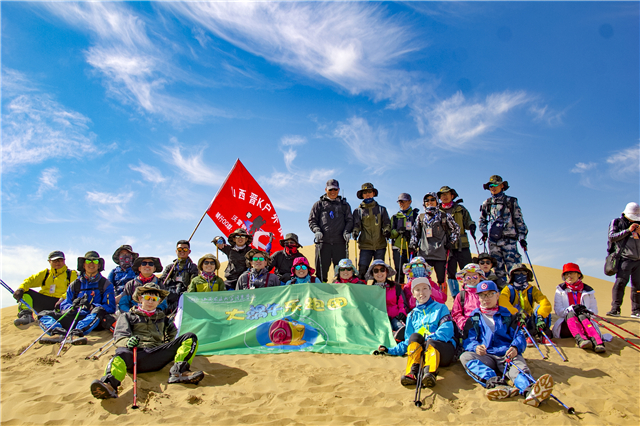 我院29名师生成功穿越库布齐沙漠