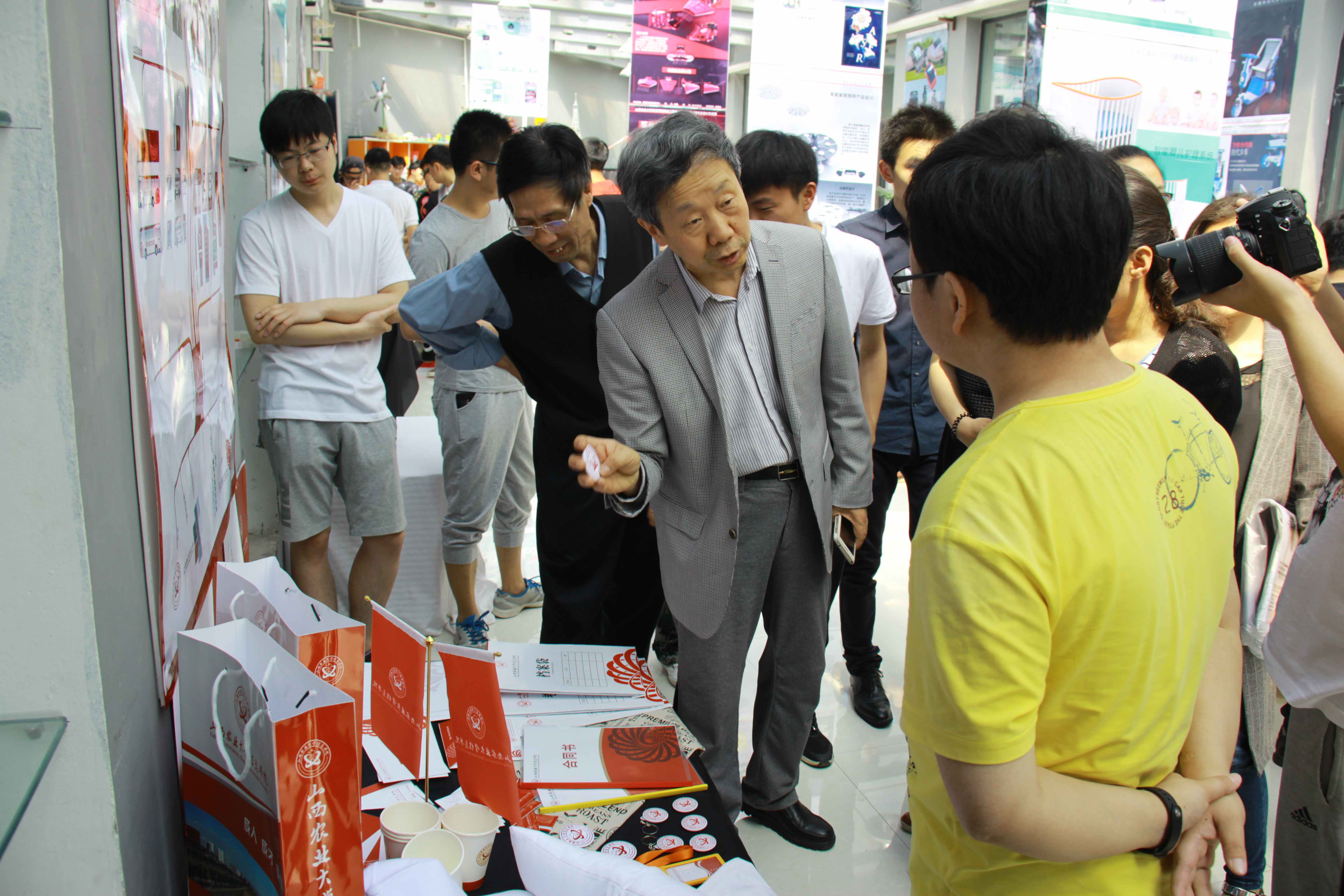 重庆市教委原副主任牟延林来我院考察指导工作