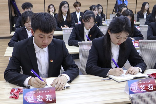 我校举办第十四期“青马工程”雄鹰班开班仪式及第一讲
