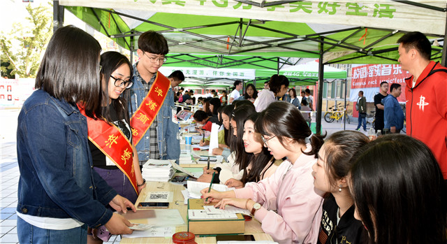 【新生入学】阳光正好 bug很少 大批00后新生入学啦