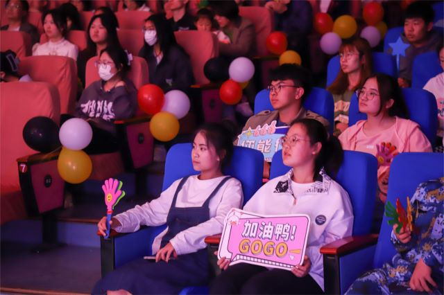 30名学生终极选拔Show 争夺德比游学Offer