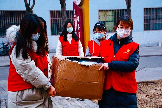 情系母校 爱心驰援 热心校友为我校捐赠防疫物资