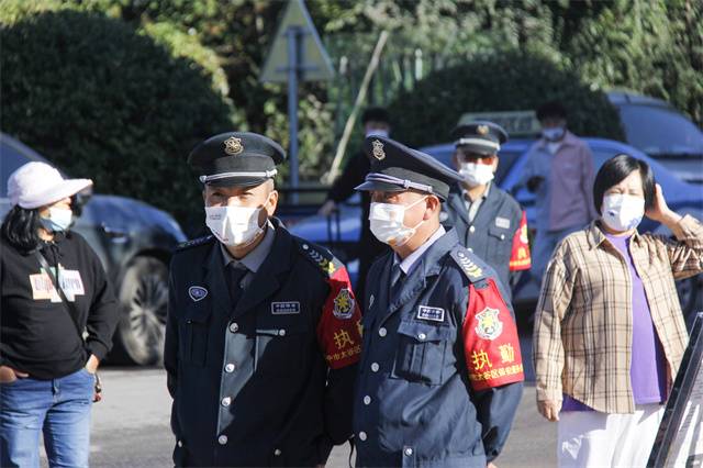 直击迎新现场!8000余名2022级萌新从信院奔向新征程