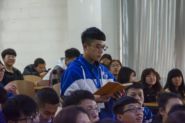 原华为公司产品线总裁吴江为信院学子作《华为——从新兵到技术商业精英的黄埔军校》专题讲座
