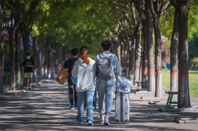 满“新”欢喜 未来可期 我校万名学子平安有序返校