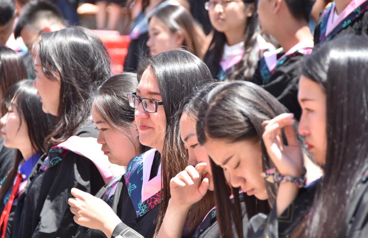 我院隆重举办2016届学生毕业典礼暨学位授予仪式