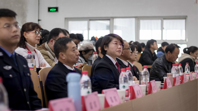 我校开展校园普法启动仪式暨普法宣传讲座