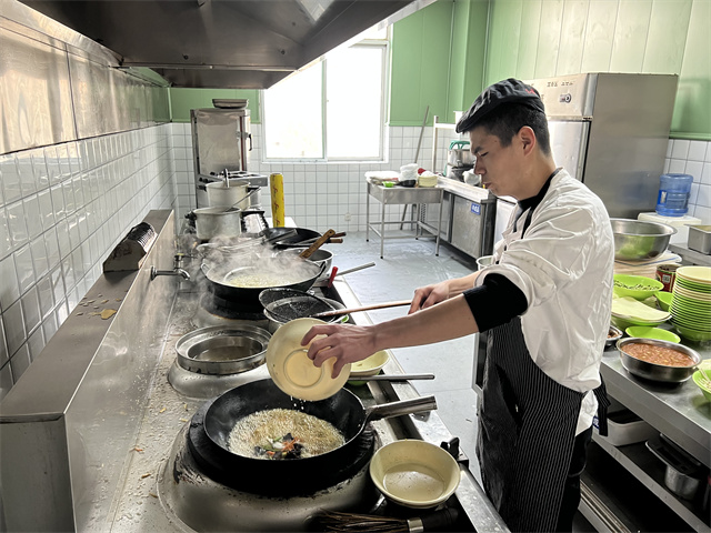 学校全力做好寒假期间师生关心关爱和后勤服务保障工作