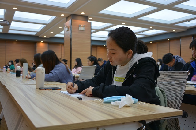 塑造创新思维与知识力量——中国人民大学顾海兵教授应邀来校开展专题讲座