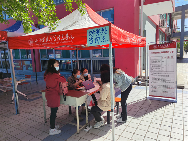直击迎新现场!8000余名2022级萌新从信院奔向新征程