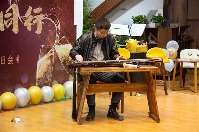 校工会为教工举办“责任与爱 相伴同行”交流酒会暨教职工集体生日会