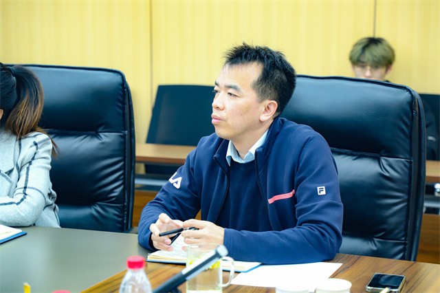 学习二十大 奋进新征程——我校召开新进教职工座谈会