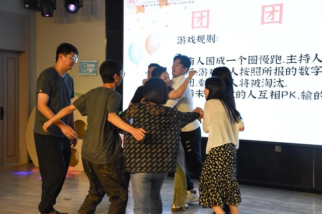 立德逐梦 幸福奋进——我校开展8-9月教职工生日会暨新教职工联欢会