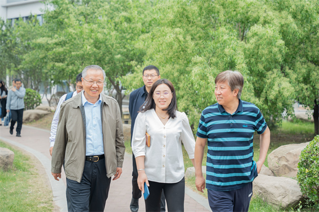 山西工商学院执行校长王李金一行来校调研