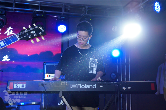 “闹的不错”Live House再造热爱 一场属于信院人的青春派对