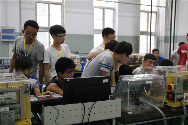 金工设备高端精良 600余二本学生前来实习——吕梁学院学生来我院金工实习