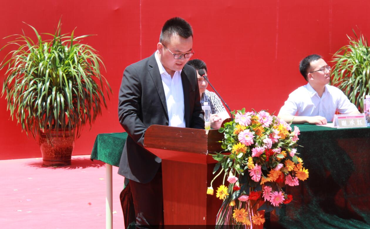 我院隆重举办2016届学生毕业典礼暨学位授予仪式