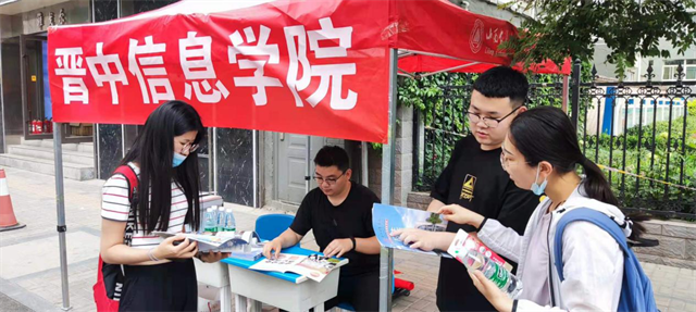 助力高考 梦想起航——我校设立高考加油站为莘莘学子助力加分