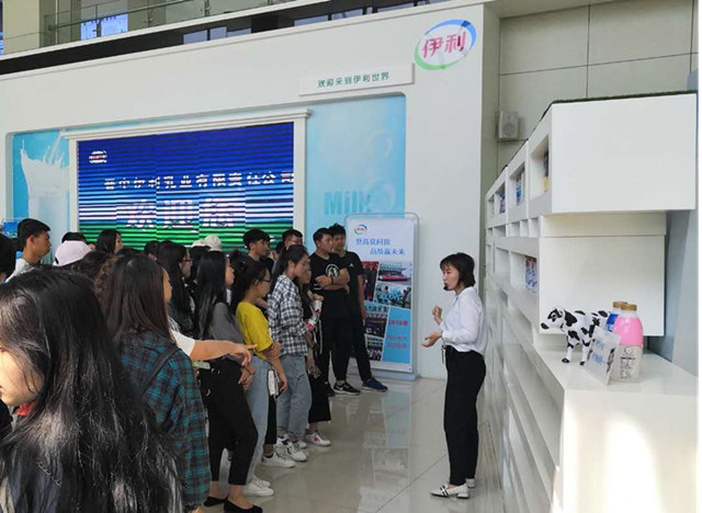 【淬炼商学院】认知实习系列报道之三:走进企业 感知品牌的力量