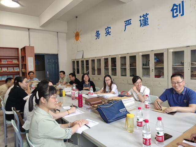 经管等5个学院陆续开展“我与名师面对面”教学沙龙活动
