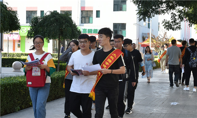 【新生入学】阳光正好 bug很少 大批00后新生入学啦