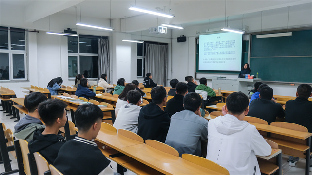 我校连续7年开设新生研讨课、体验课 趣味潮课受学生热捧