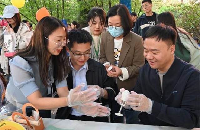 戴院徽 吹蜡烛 放河灯 书院味十足的第二届书院推介周系列活动喜迎“双节”