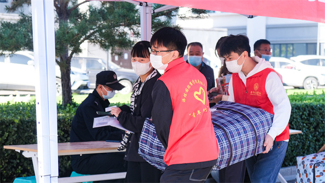 直击迎新现场!8000余名2022级萌新从信院奔向新征程