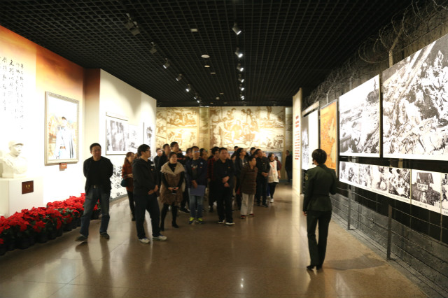 我校组织党员教师赴林州开展“不忘初心、牢记使命”主题教育红旗渠精神培训活动