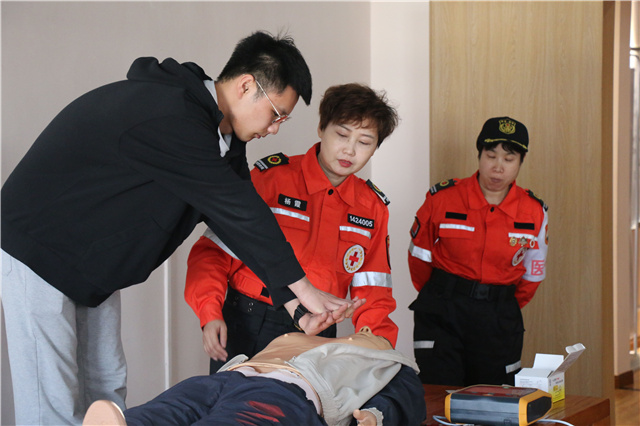 晋中红十字博爱救援队为我校师生开展急救知识培训