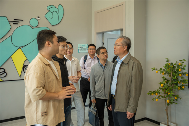 山西工商学院执行校长王李金一行来校调研