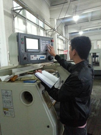 2011级机制电气专业圆满完成金工实习任务
