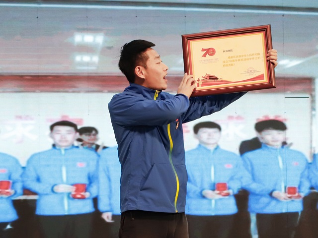 我校700余名师生共同学习“时代楷模”黄文秀同志的先进事迹 奋力走好新时代长征路