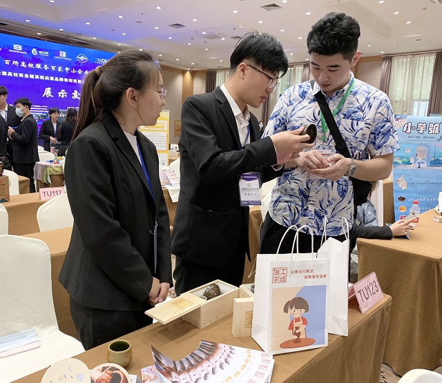我校青藤书院两支队伍在2021(新加坡)全球品牌策划大赛全国总决赛中双双斩获一等奖