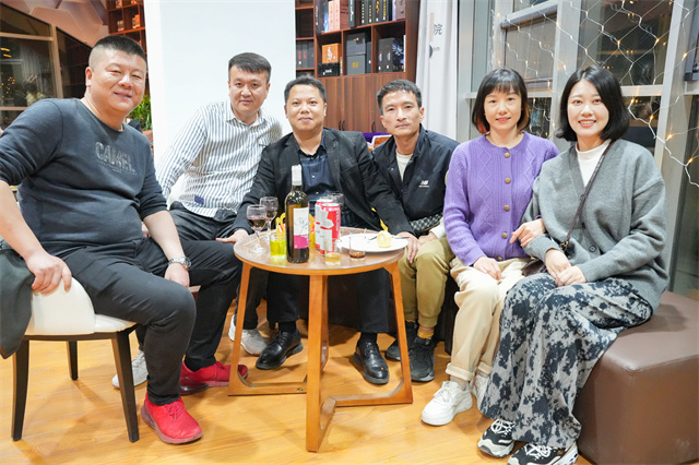 校工会为教工举办“责任与爱 相伴同行”交流酒会暨教职工集体生日会