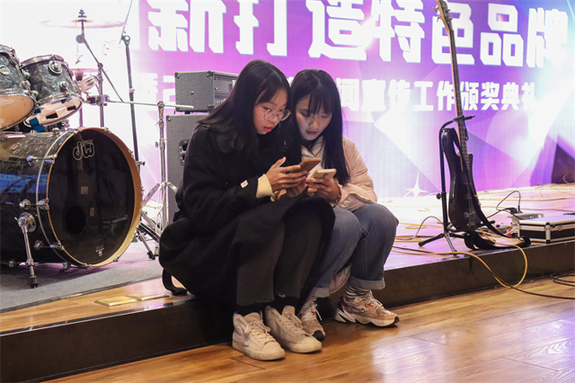 我校隆重举办“创新打造特色品牌”宣传营销交流酒会暨2021年度新闻宣传工作颁奖典礼