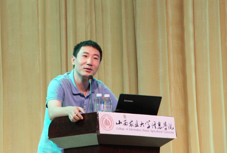 我院特邀团中央新媒体处闫光宇为学生作报告