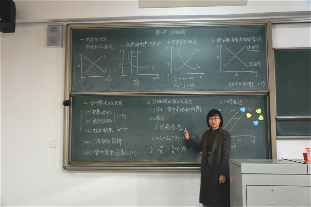 三尺讲台四季晴雨路 一支粉笔两袖清风人