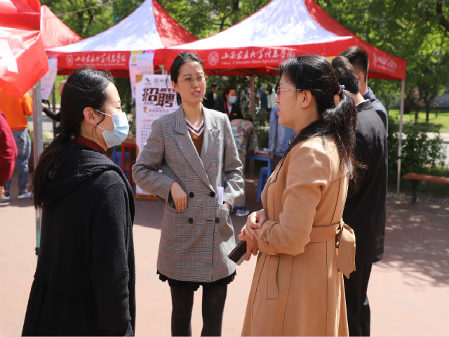校园双选会 1200余名毕业生达成就业意向