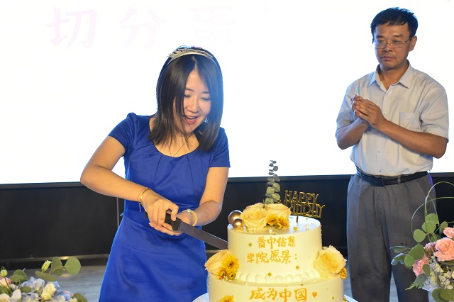 立德逐梦 幸福奋进——我校开展8-9月教职工生日会暨新教职工联欢会