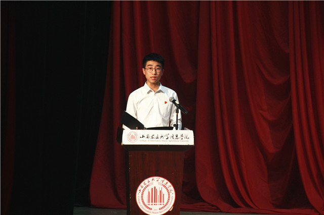 我校隆重举办庆祝建党98周年暨新党员宣誓、老党员重温入党誓词大会