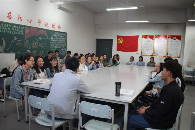 【淬炼商学院】每周一班:青春正当时 争做完满人