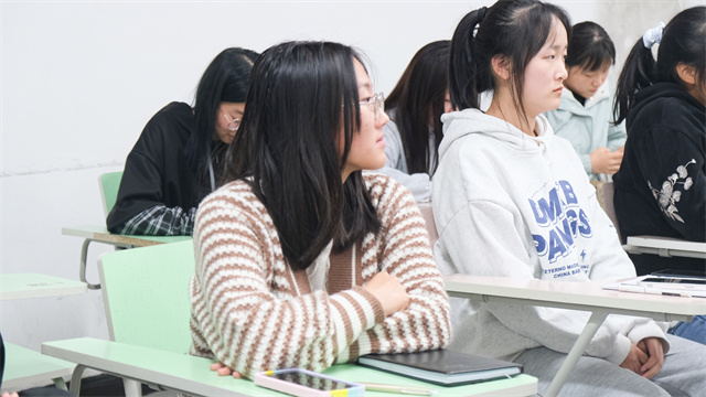我校连续7年开设新生研讨课、体验课 趣味潮课受学生热捧
