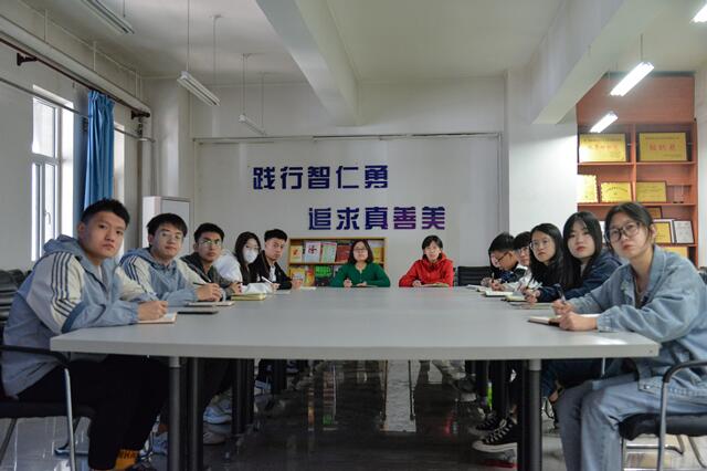 振奋！我校师生收听收看并热议党的二十大开幕会盛况