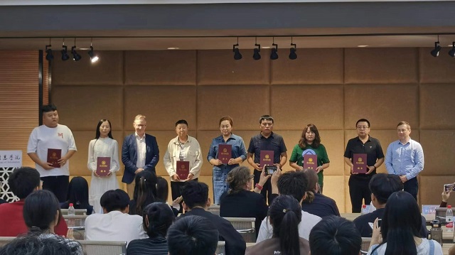 【国际周】飞奔逐梦·星辰远景——我校2023级荣誉学生开学典礼成功举办