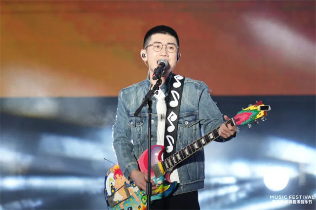 逐光启航!金志文助力我校2023乌马河·校园摇滚音乐节开幕式暨“逐光行动计划”迎新晚会